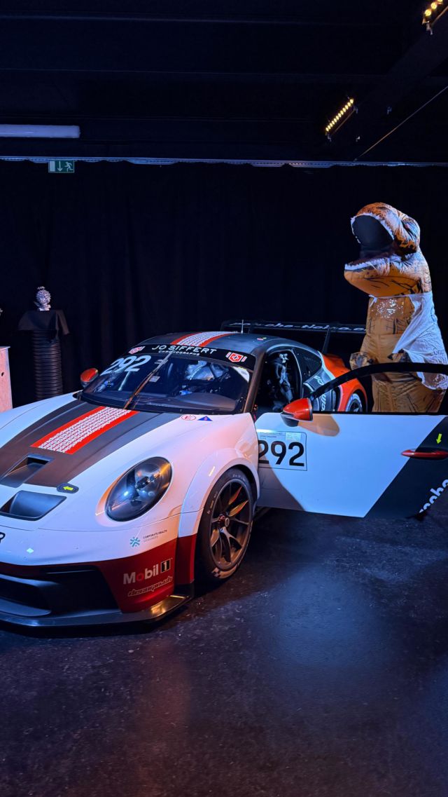 Felici di aver celebrato la collaborazione tra il @gruppo_benzi_switzerland e danilo_arfini , pilota della Porsche GT4 RS, in un evento speciale al @dockslugano ! ✨

Motori, arte e passione si sono incontrati tra le auto da corsa e le sculture di @fontiadam , per un evento davvero unico! 🏎️🎨

#eventopolis #events #eventology #GruppoBenzi #DaniloArfini #PorscheGT4RS #AdamFonti #lugano #cars #motors